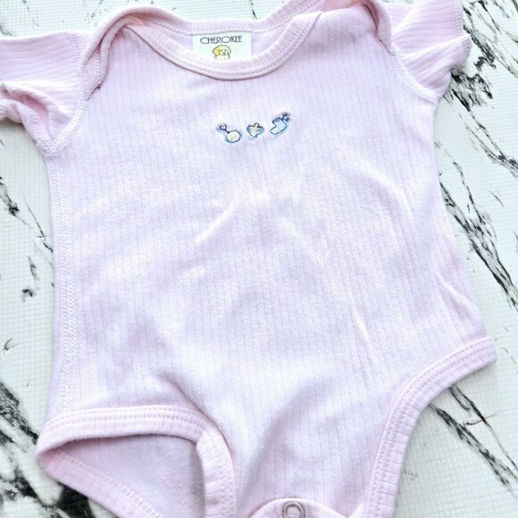 3 For 10 ✨️😍 Vintage Cherokee Newborn Onesie – Pink - Picture 2 of 6